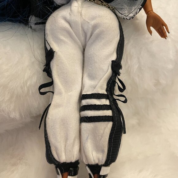 LOL Surprise OMG Downtown BB Fashion Doll Blue Hair (SKU: 320TO) - Picture 16 of 16